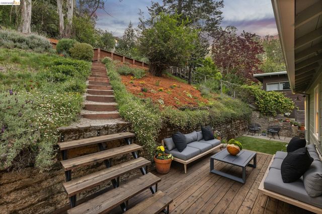 6465 Pinehaven Rd, Oakland, CA 94611
