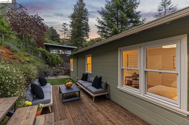 6465 Pinehaven Rd, Oakland, CA 94611
