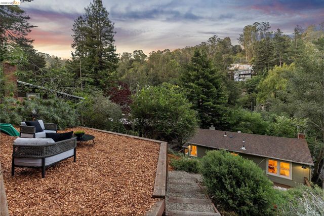 6465 Pinehaven Rd, Oakland, CA 94611