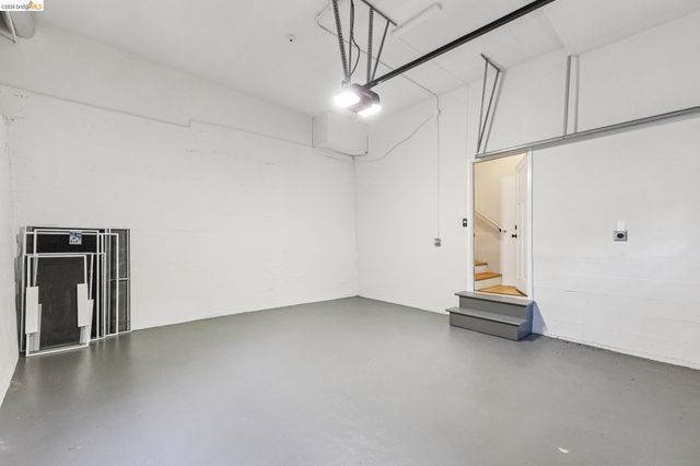 6465 Pinehaven Rd, Oakland, CA 94611