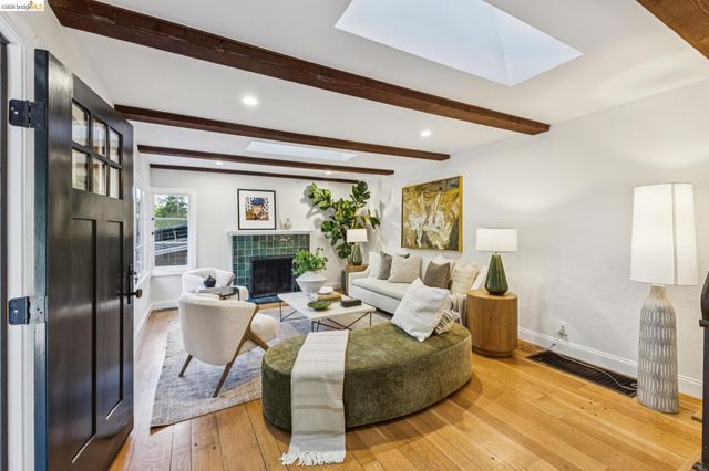 6465 Pinehaven Rd, Oakland, CA 94611