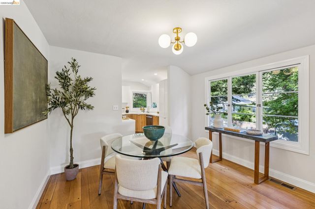 6465 Pinehaven Rd, Oakland, CA 94611