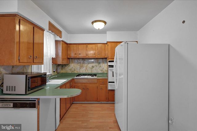 1826 FOX CHASE RD, Philadelphia, PA 19152