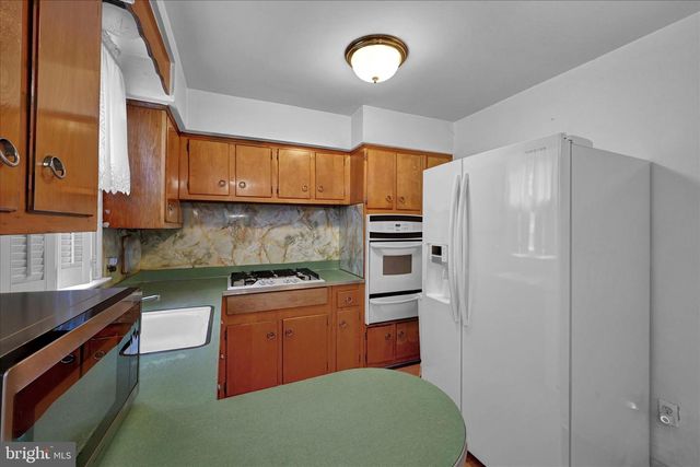 1826 FOX CHASE RD, Philadelphia, PA 19152