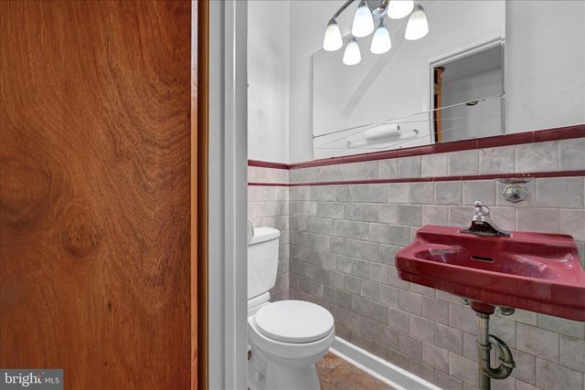 1826 FOX CHASE RD, Philadelphia, PA 19152