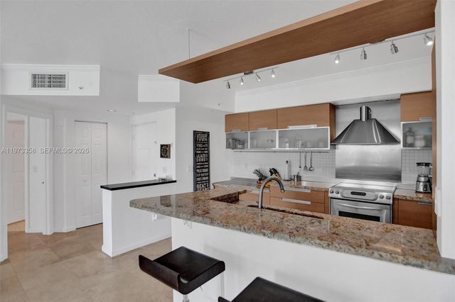 17100 N Bay Road 1501, Sunny Isles Beach, FL 33160