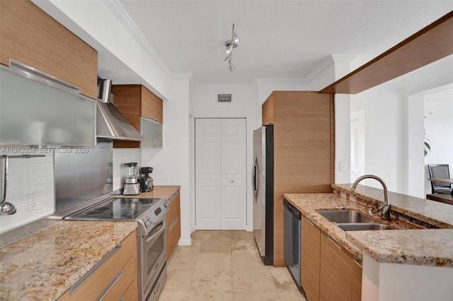 17100 N Bay Road 1501, Sunny Isles Beach, FL 33160