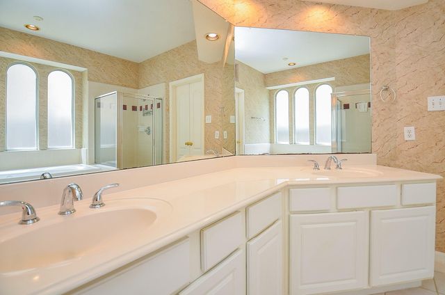 206 Wild Oak Run, Houston, TX 77094