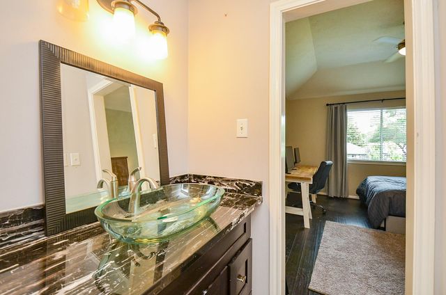 206 Wild Oak Run, Houston, TX 77094