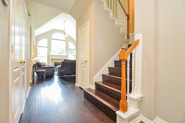 206 Wild Oak Run, Houston, TX 77094