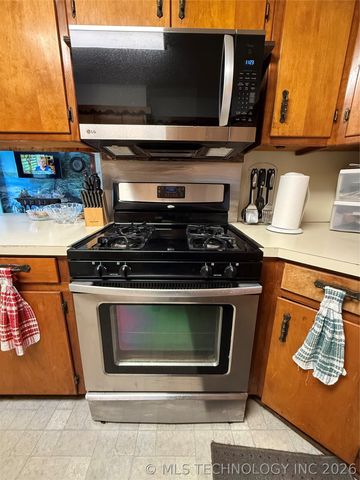 107 Cherokee Lane, Muskogee, OK 74403