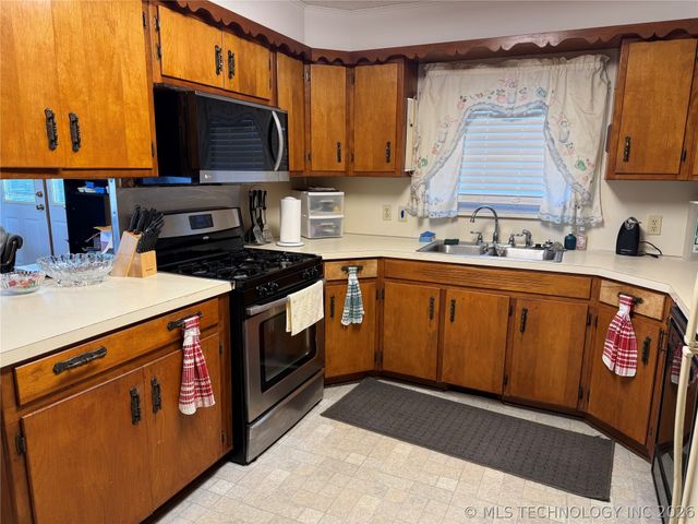 107 Cherokee Lane, Muskogee, OK 74403