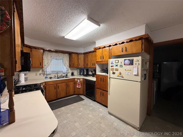 107 Cherokee Lane, Muskogee, OK 74403