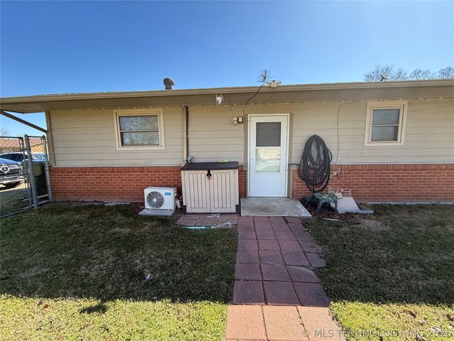 107 Cherokee Lane, Muskogee, OK 74403