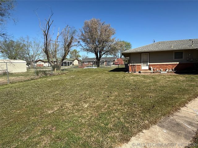 107 Cherokee Lane, Muskogee, OK 74403