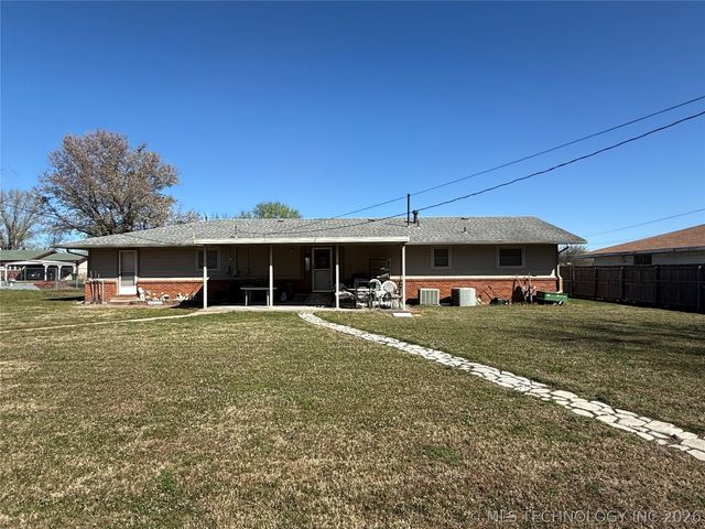 107 Cherokee Lane, Muskogee, OK 74403