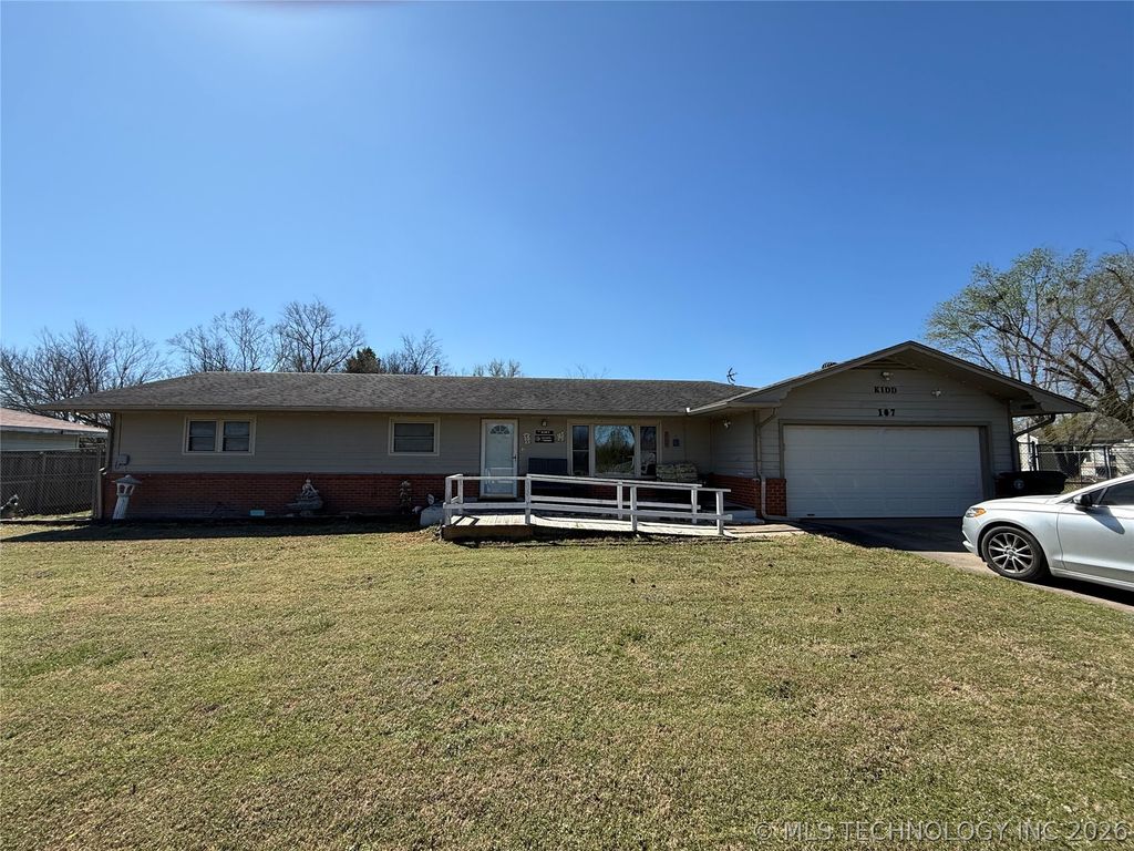 107 Cherokee Lane, Muskogee, OK 74403