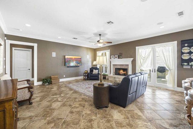 150 E St Andrews Loop, Kerrville, TX 78028