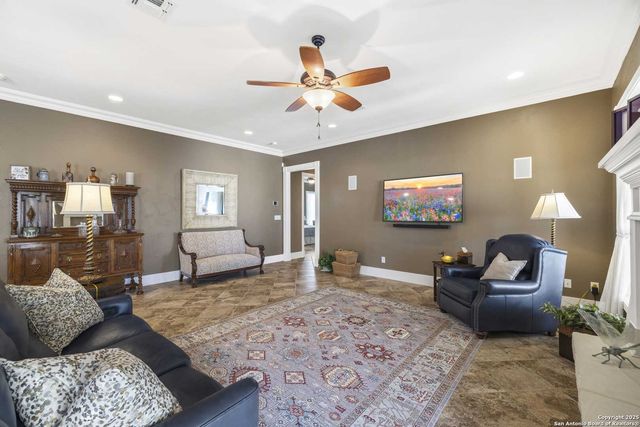 150 E St Andrews Loop, Kerrville, TX 78028