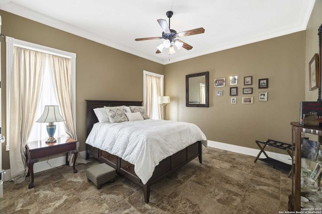 150 E St Andrews Loop, Kerrville, TX 78028