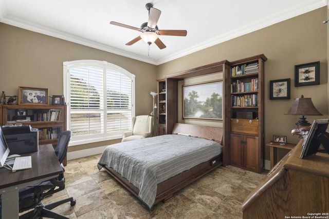 150 E St Andrews Loop, Kerrville, TX 78028