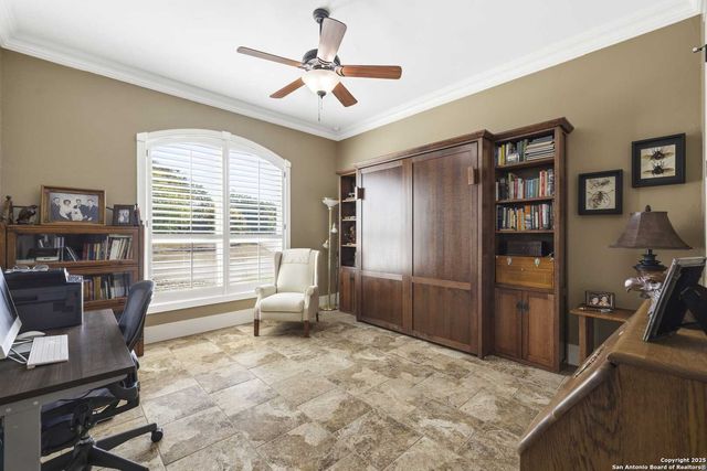 150 E St Andrews Loop, Kerrville, TX 78028