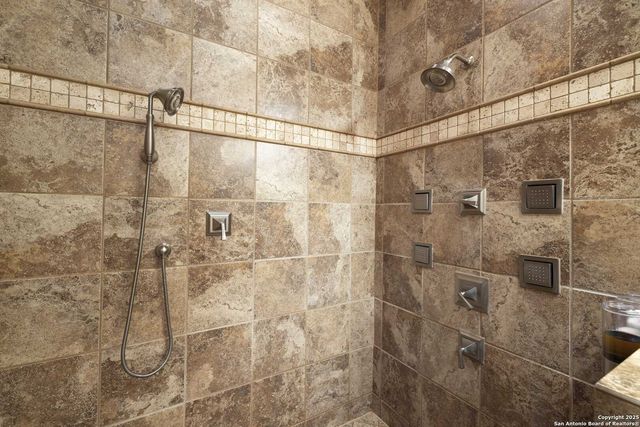 150 E St Andrews Loop, Kerrville, TX 78028