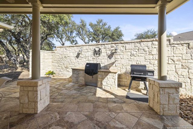 150 E St Andrews Loop, Kerrville, TX 78028