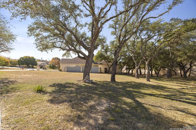 150 E St Andrews Loop, Kerrville, TX 78028