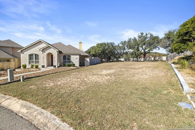 150 E St Andrews Loop, Kerrville, TX 78028
