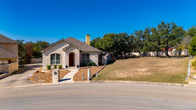 150 E St Andrews Loop, Kerrville, TX 78028