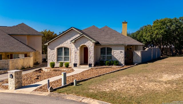 150 E St Andrews Loop, Kerrville, TX 78028