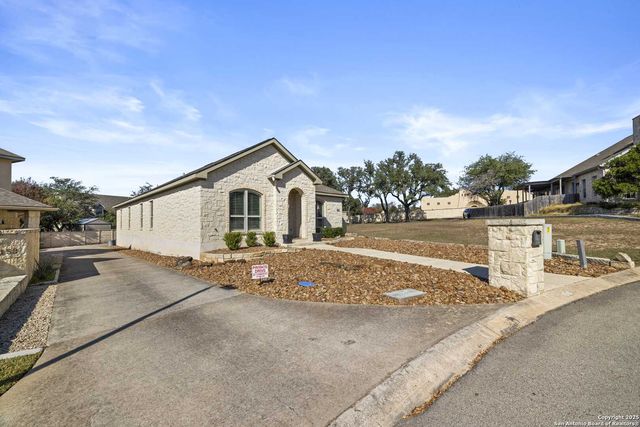 150 E St Andrews Loop, Kerrville, TX 78028