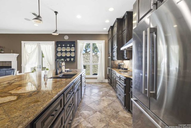 150 E St Andrews Loop, Kerrville, TX 78028