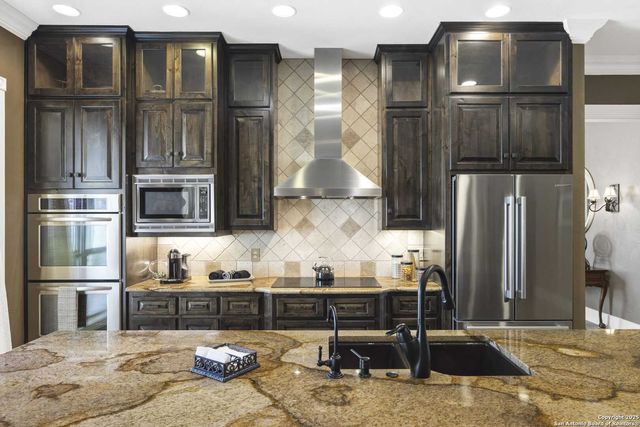 150 E St Andrews Loop, Kerrville, TX 78028