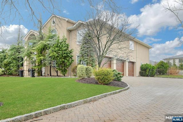 38 Geraldine Road, Englewood Cliffs, NJ 07632