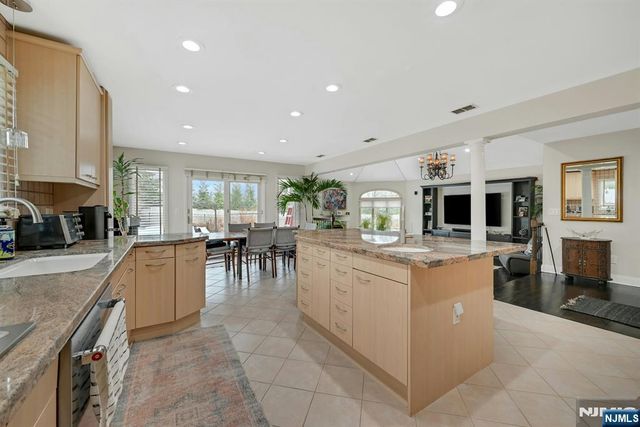 38 Geraldine Road, Englewood Cliffs, NJ 07632