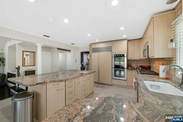 38 Geraldine Road, Englewood Cliffs, NJ 07632