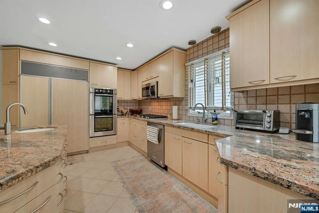 38 Geraldine Road, Englewood Cliffs, NJ 07632