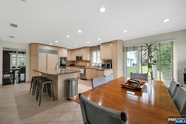 38 Geraldine Road, Englewood Cliffs, NJ 07632