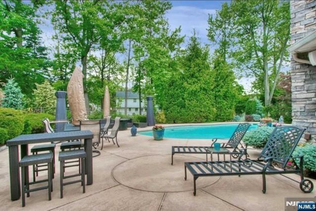 38 Geraldine Road, Englewood Cliffs, NJ 07632