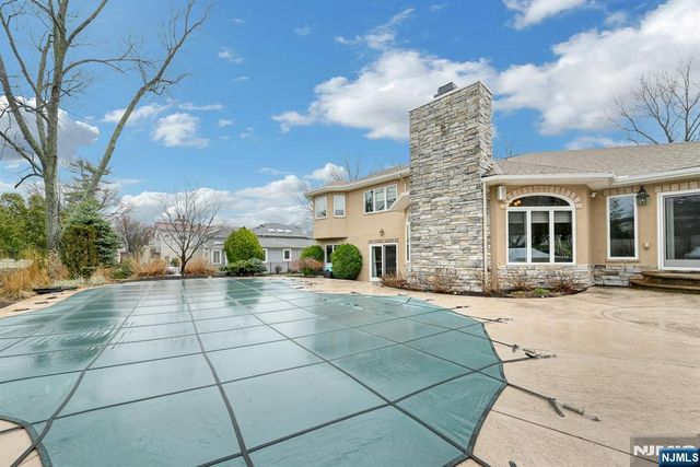 38 Geraldine Road, Englewood Cliffs, NJ 07632