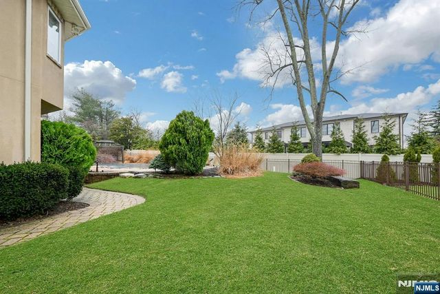 38 Geraldine Road, Englewood Cliffs, NJ 07632