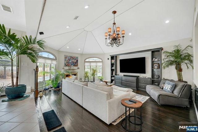 38 Geraldine Road, Englewood Cliffs, NJ 07632