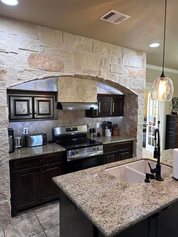 41 CANYON EAST Parkway, Canyon, TX 79015