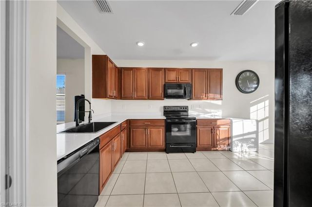 1717 NW 9th TER, Cape Coral, FL 33993