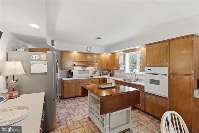 5989 GROVE HILL RD, Frederick, MD 21703