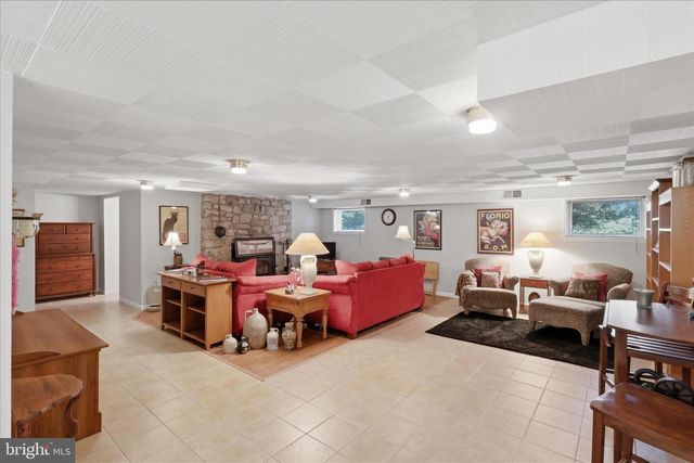 5989 GROVE HILL RD, Frederick, MD 21703