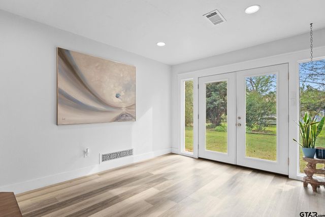 23190 Lakewood Drive, Frankston, TX 75763