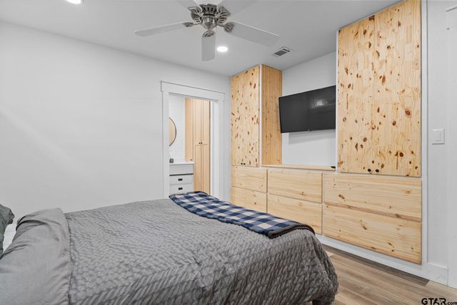 23190 Lakewood Drive, Frankston, TX 75763